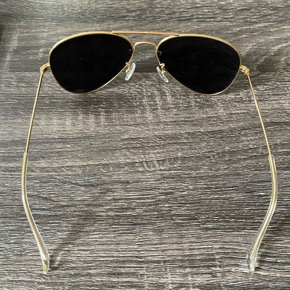 AQS Green Mirrored Sunglasses - Picture 3 of 4